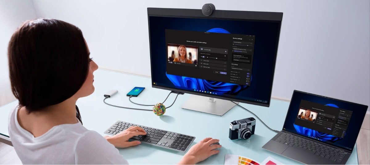 It has a Thunderbolt 4 connector capable of providing up to 140W of power to a connected laptop